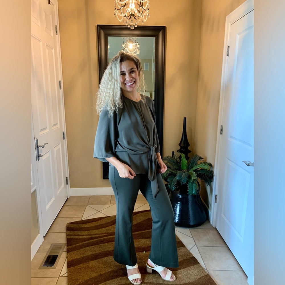 LN TOPSHOP BLOUSE. TIE WAIST, FLOWY SLEEVES, SEXY CUT OUT IN BACK & FRONT❤️ - Picture 7 of 9